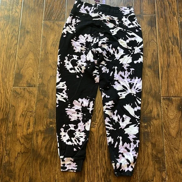 Athleta Balance Printed joggers, size small - Picture 10 of 10